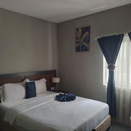 Euro Homes Hotel Accra Esterno foto