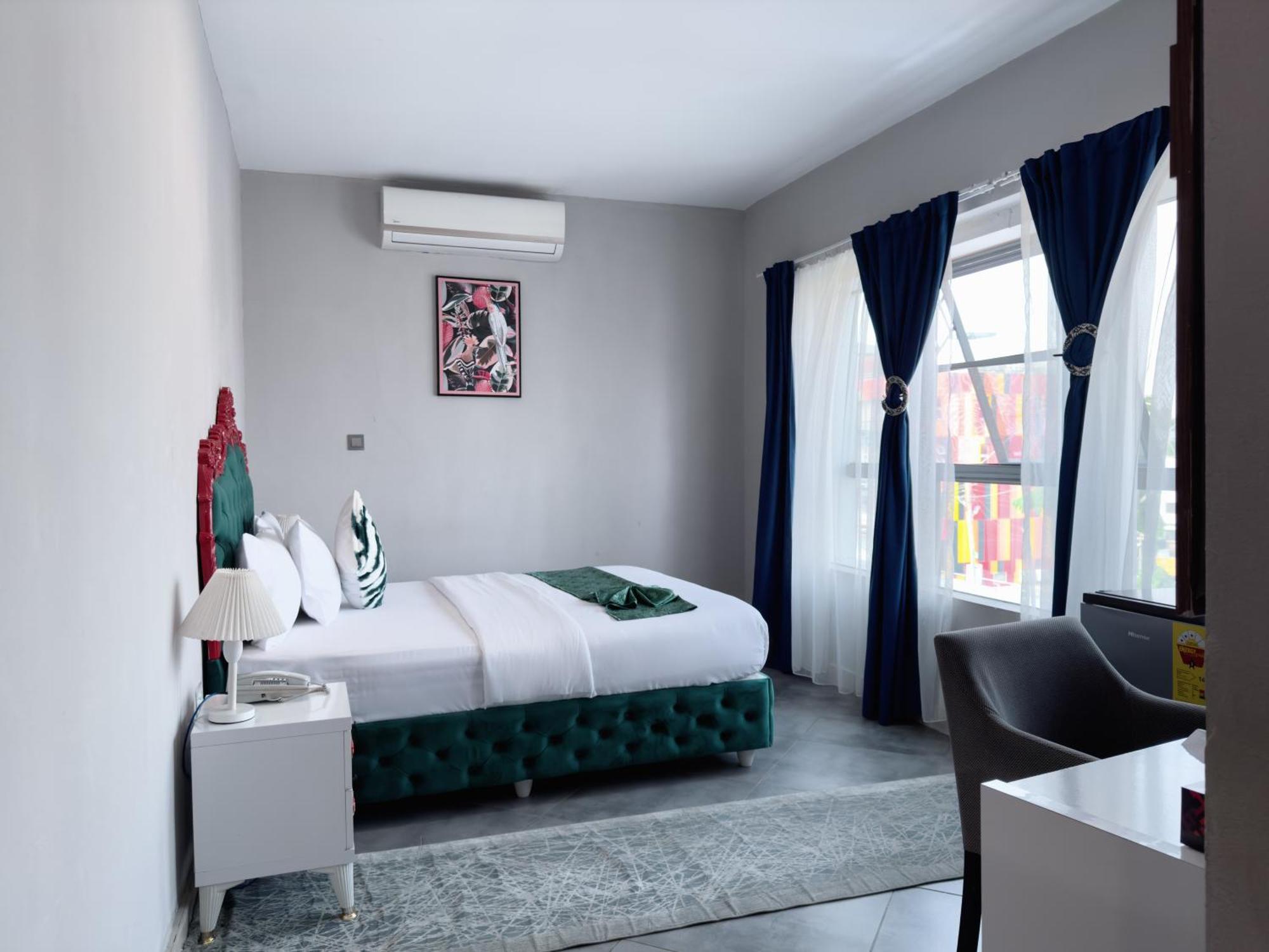 Euro Homes Hotel Accra Esterno foto