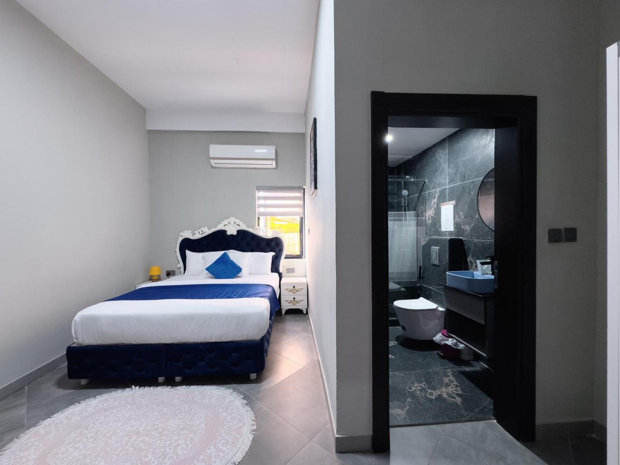 Euro Homes Hotel Accra Esterno foto