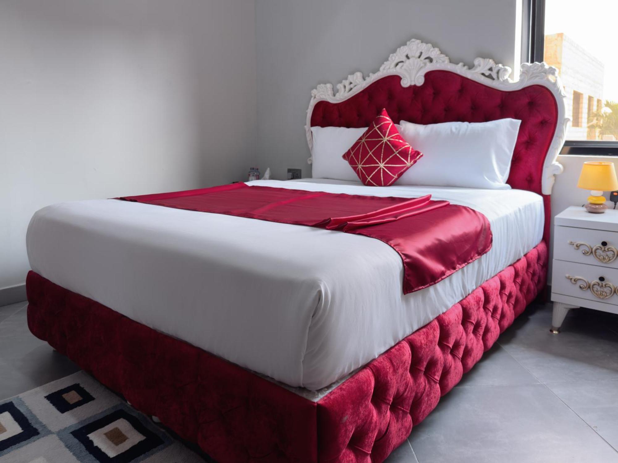 Euro Homes Hotel Accra Esterno foto