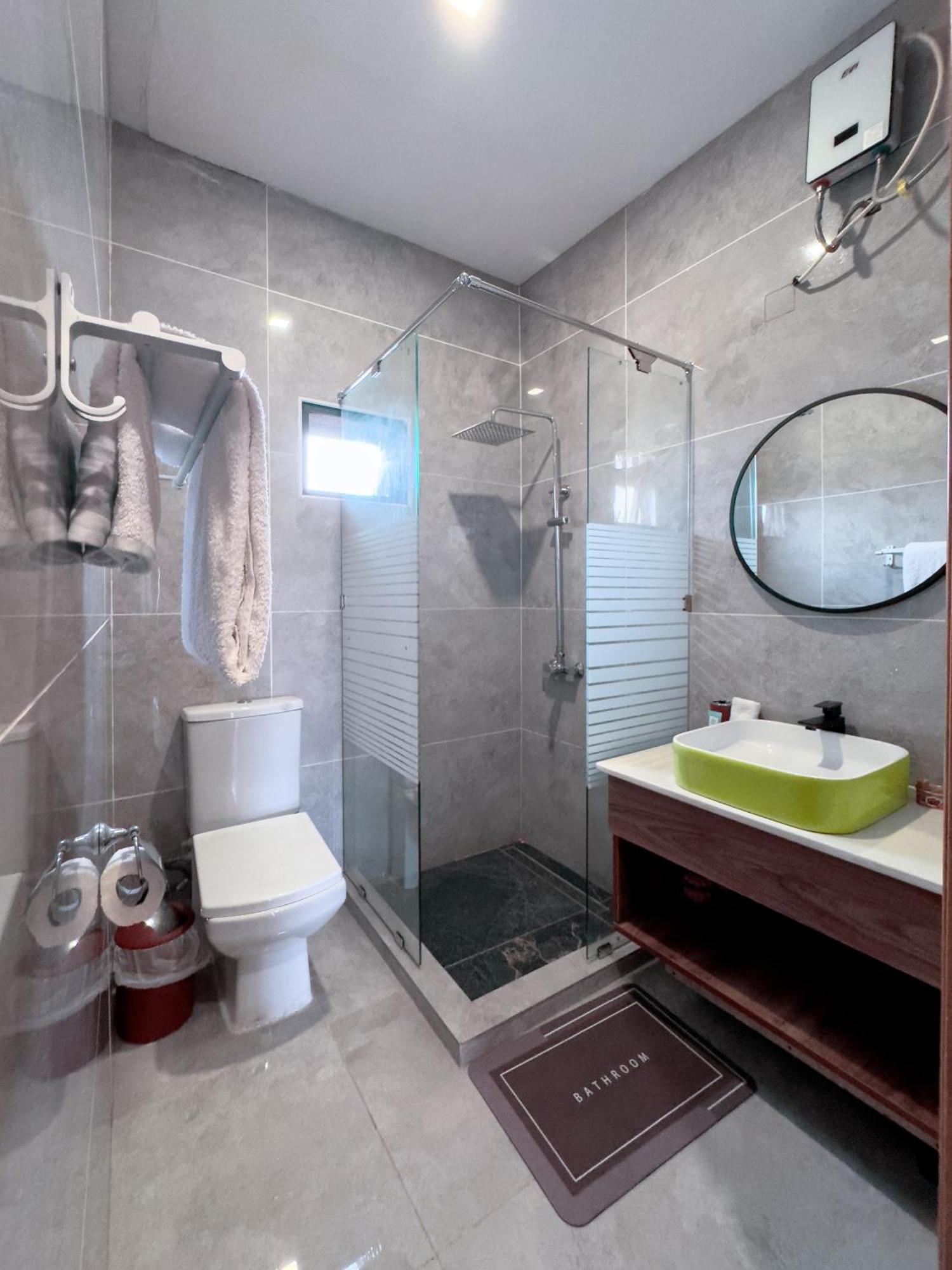 Euro Homes Hotel Accra Esterno foto