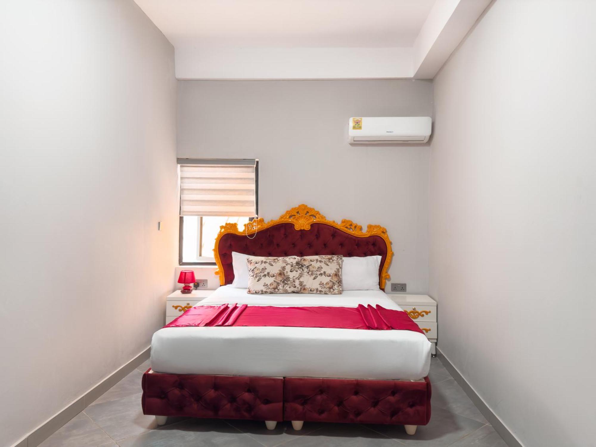 Euro Homes Hotel Accra Esterno foto
