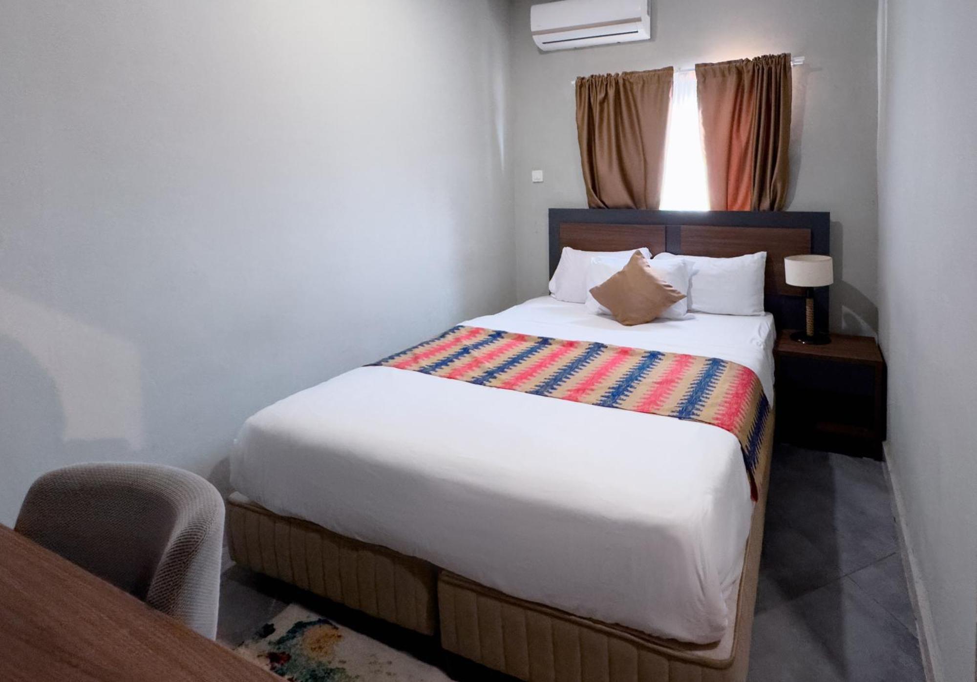 Euro Homes Hotel Accra Esterno foto