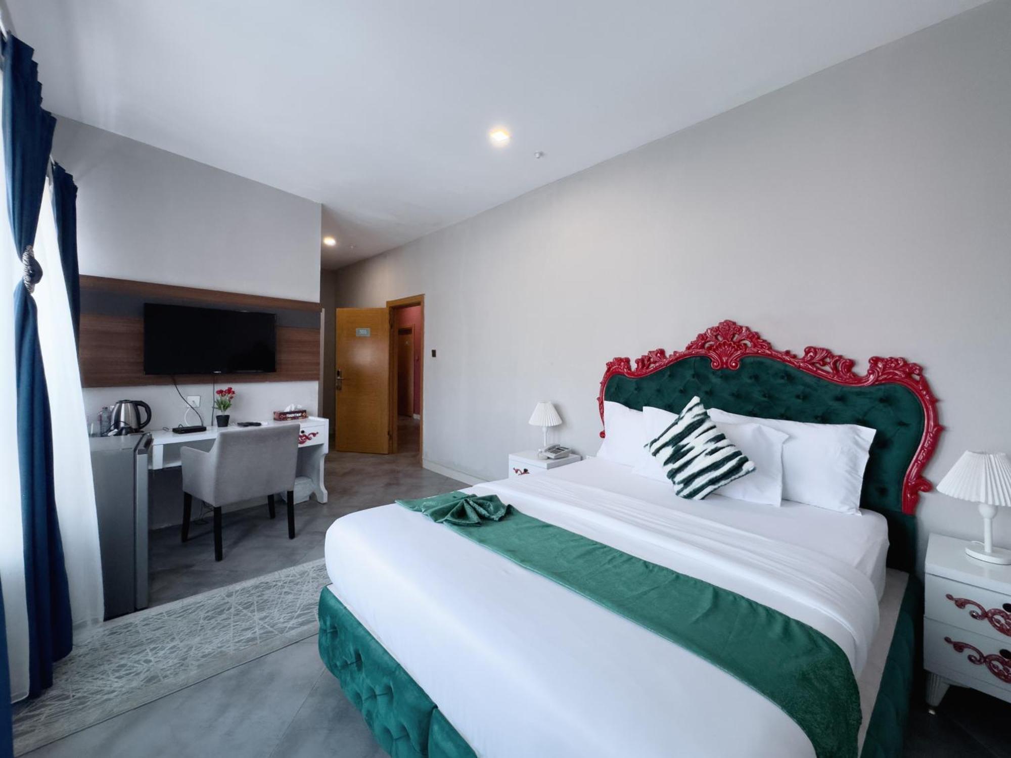 Euro Homes Hotel Accra Esterno foto