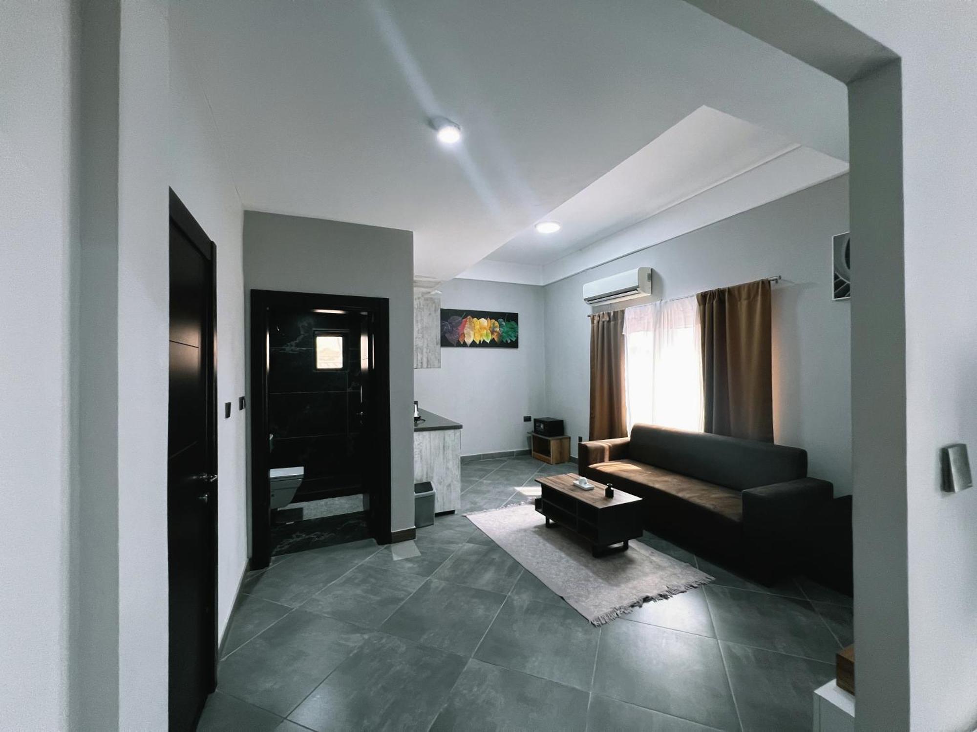 Euro Homes Hotel Accra Esterno foto