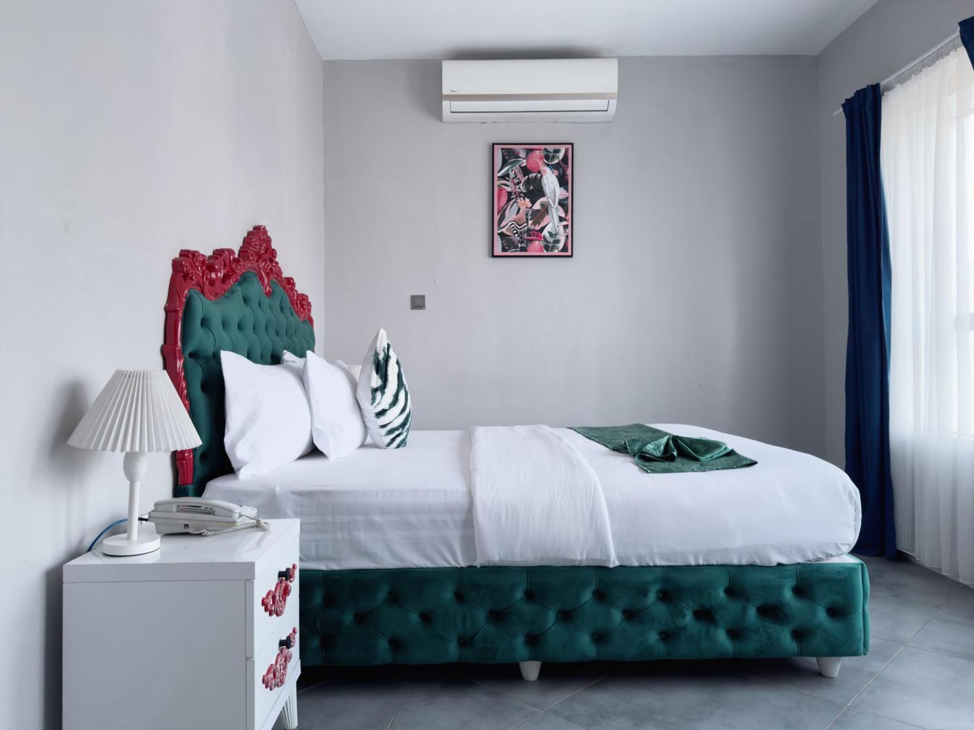Euro Homes Hotel Accra Esterno foto