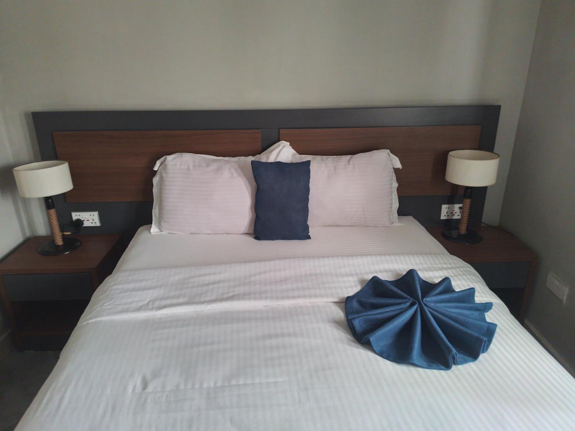 Euro Homes Hotel Accra Esterno foto