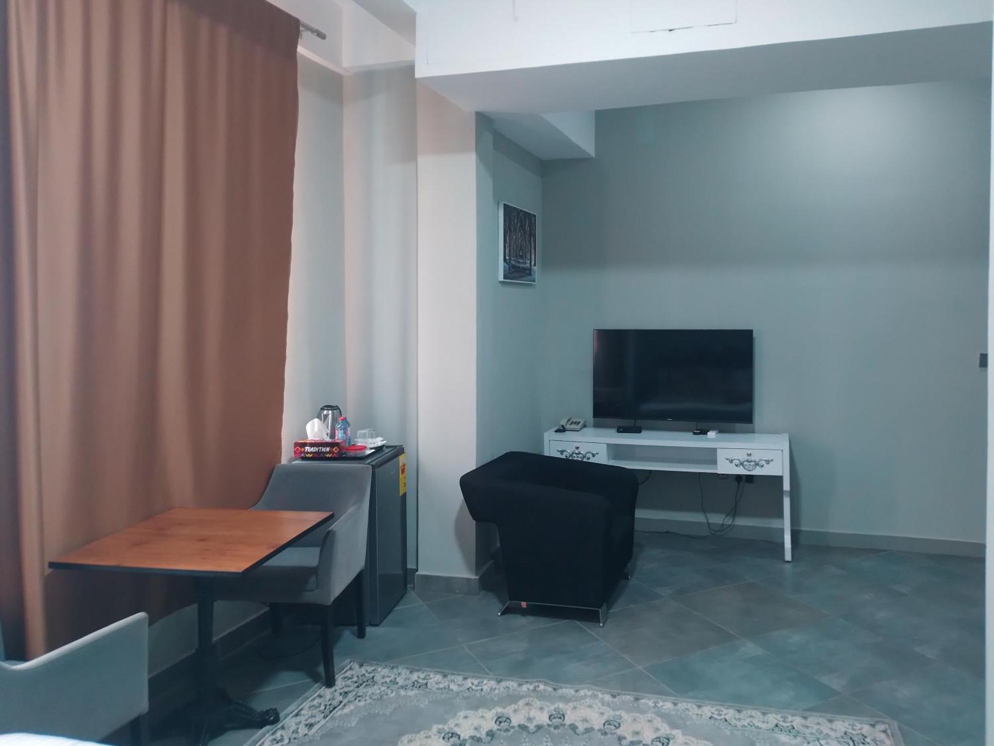 Euro Homes Hotel Accra Esterno foto