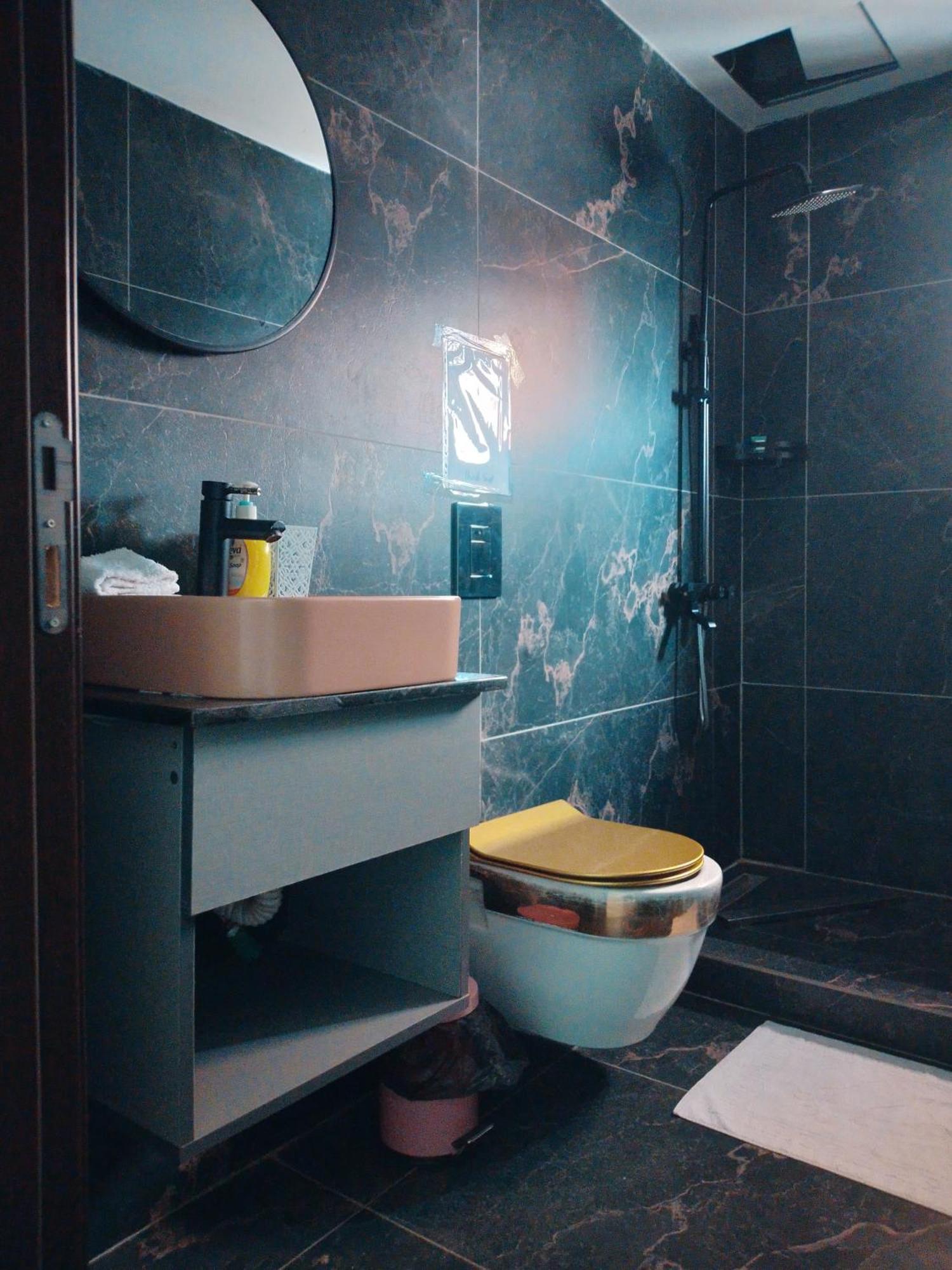 Euro Homes Hotel Accra Esterno foto