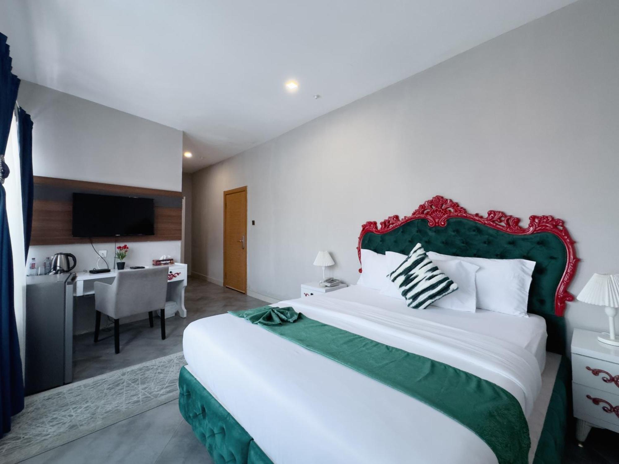 Euro Homes Hotel Accra Esterno foto