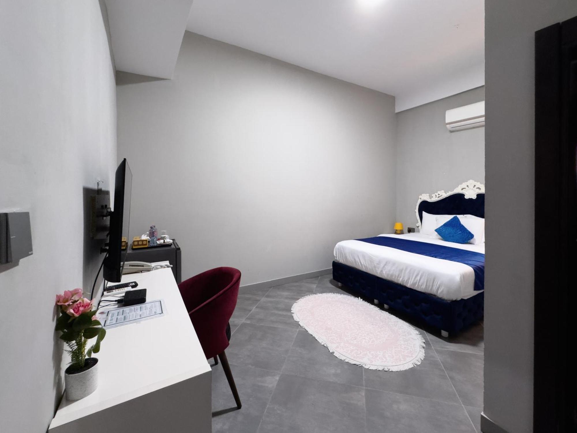 Euro Homes Hotel Accra Esterno foto