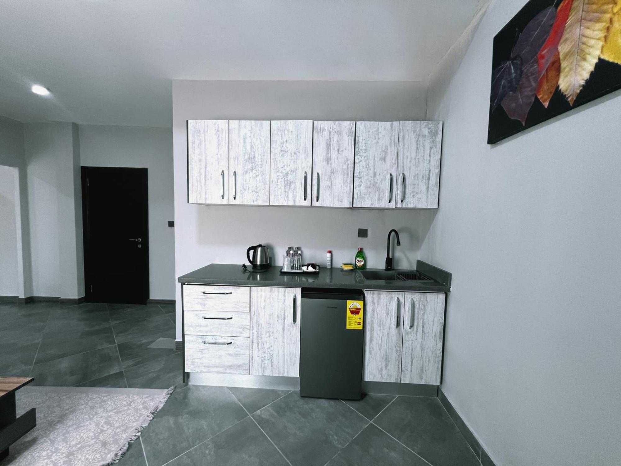 Euro Homes Hotel Accra Esterno foto